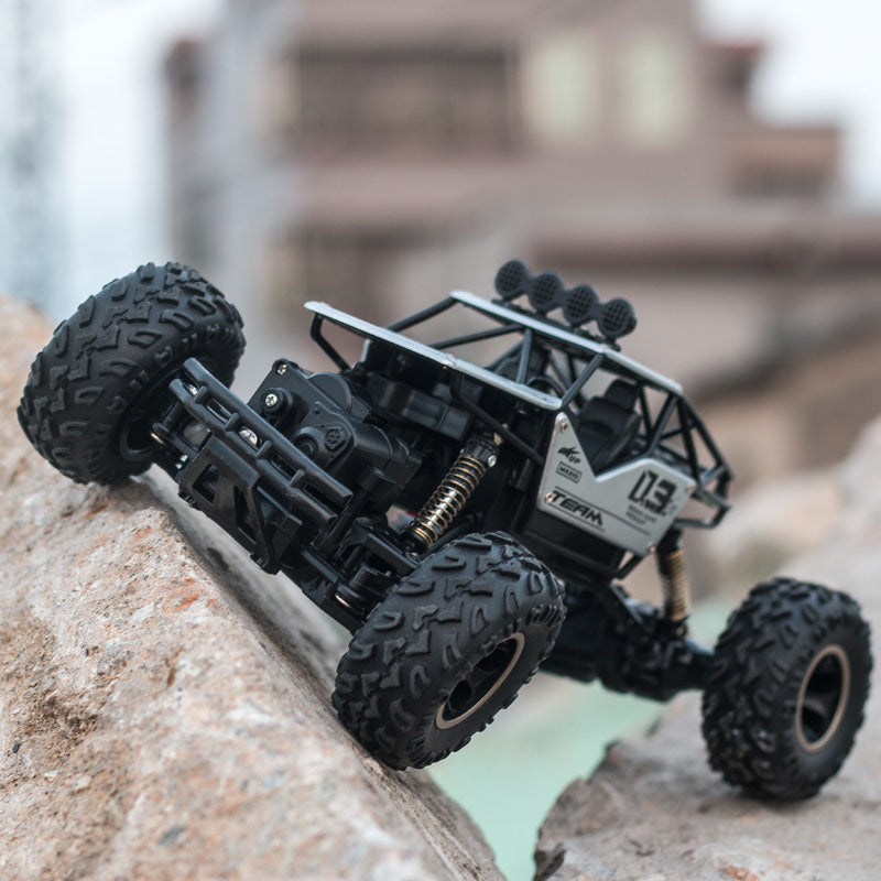RC Rock Crawler 4WD – 1/18 Alloy Off-Road Remote Control Car with Dual Batteries