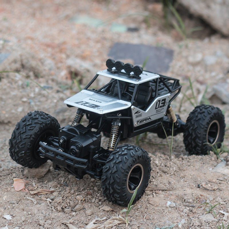RC Rock Crawler 4WD – 1/18 Alloy Off-Road Remote Control Car with Dual Batteries