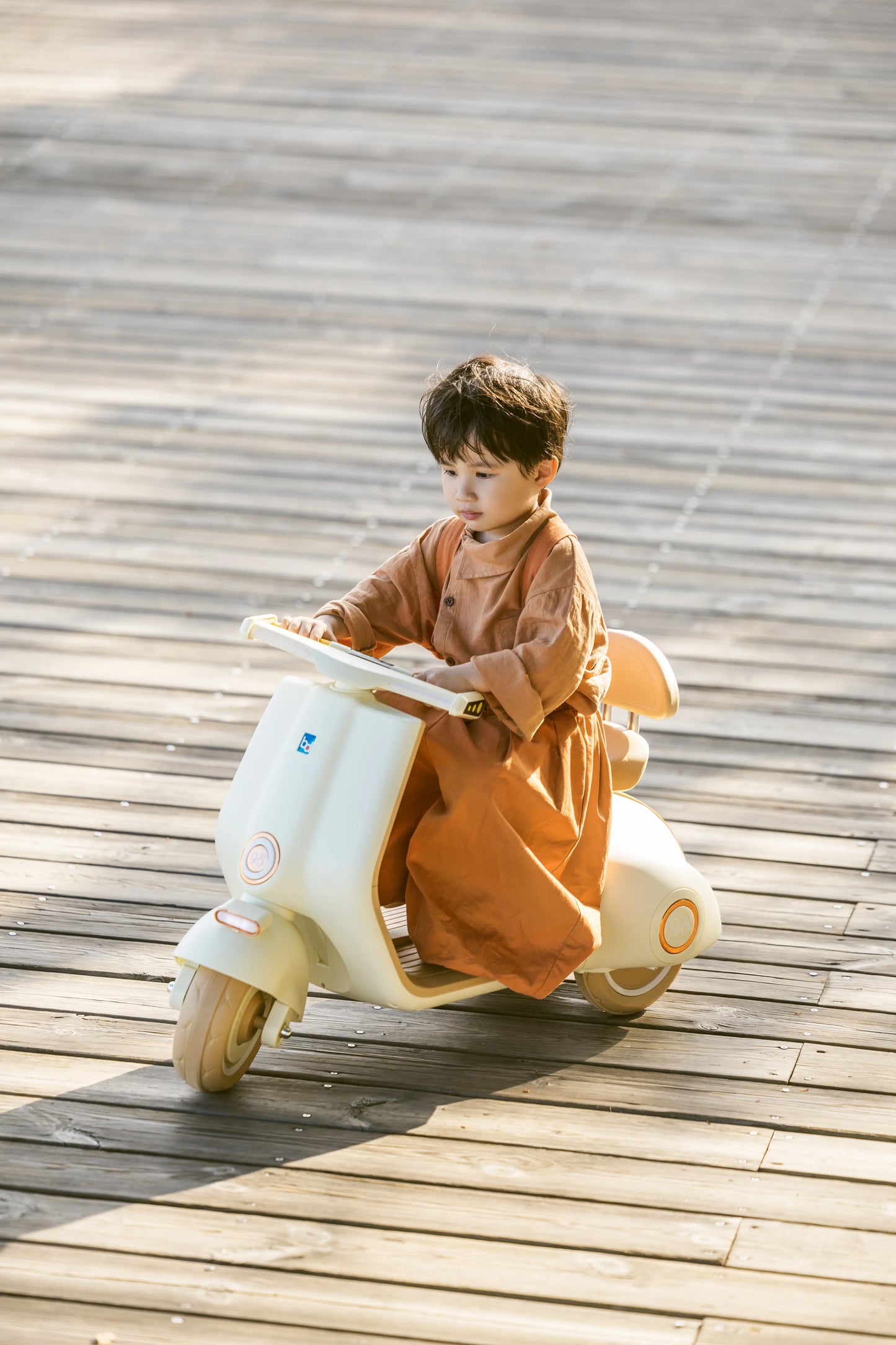 12V Vespa Style Electric Ride-On Scooter – Available in Kids & Adult Sizes