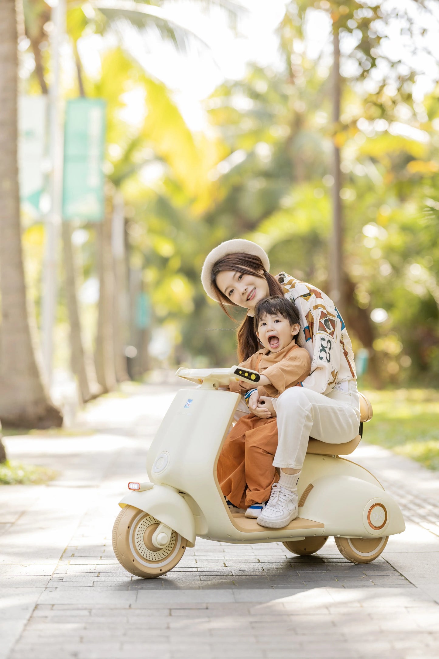 12V Vespa Style Electric Ride-On Scooter – Available in Kids & Adult Sizes