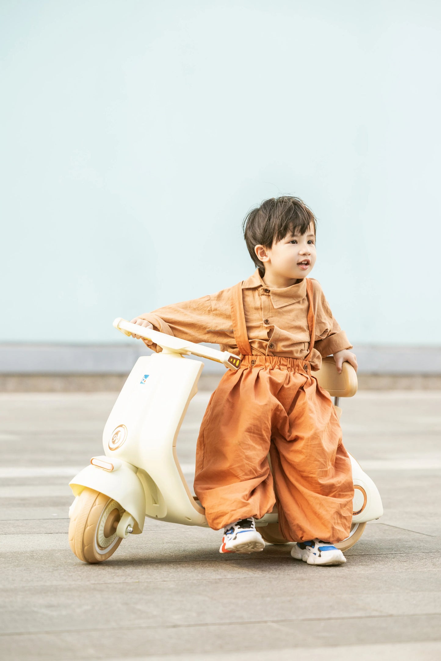 12V Vespa Style Electric Ride-On Scooter – Available in Kids & Adult Sizes