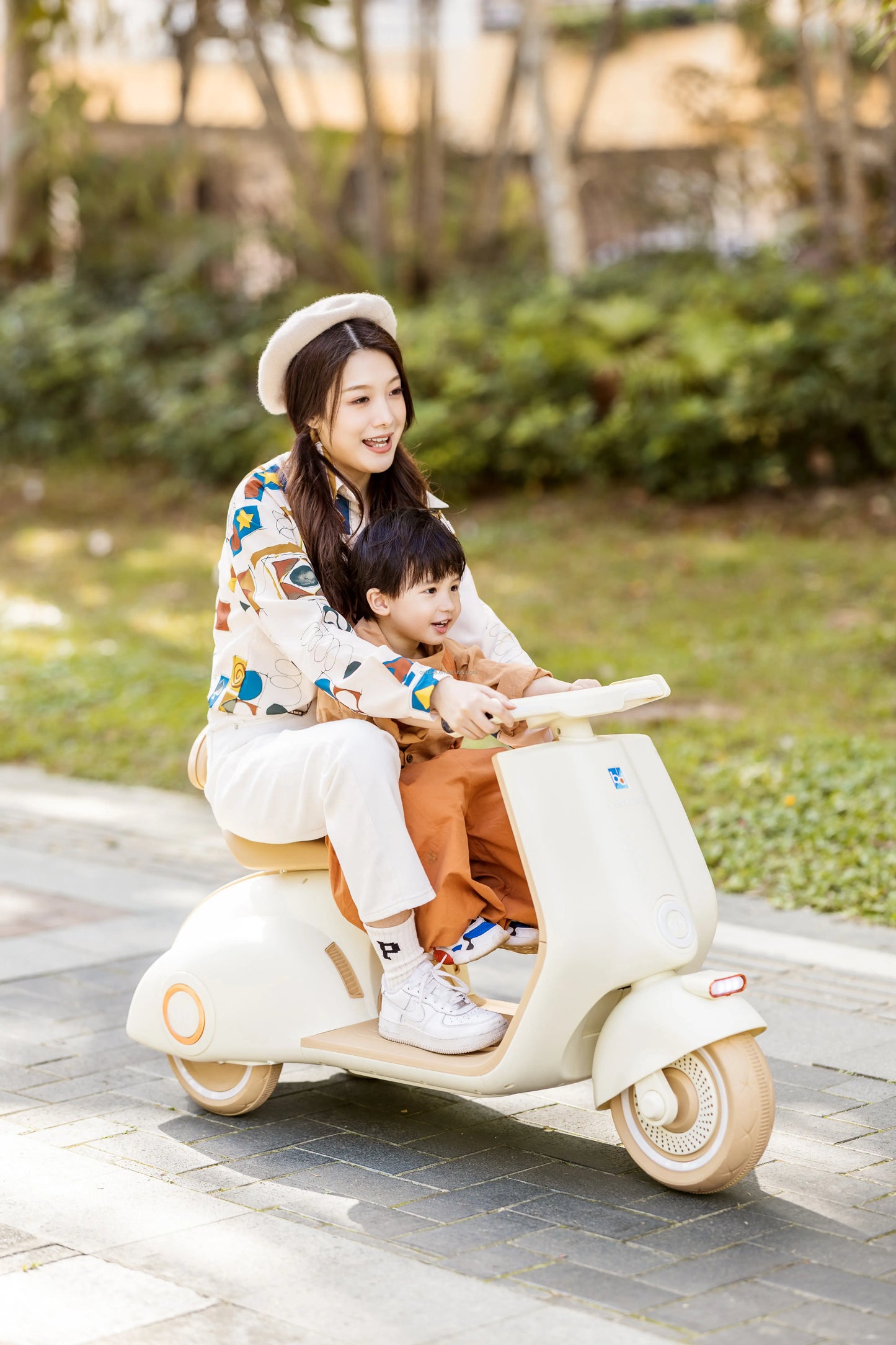 12V Vespa Style Electric Ride-On Scooter – Available in Kids & Adult Sizes