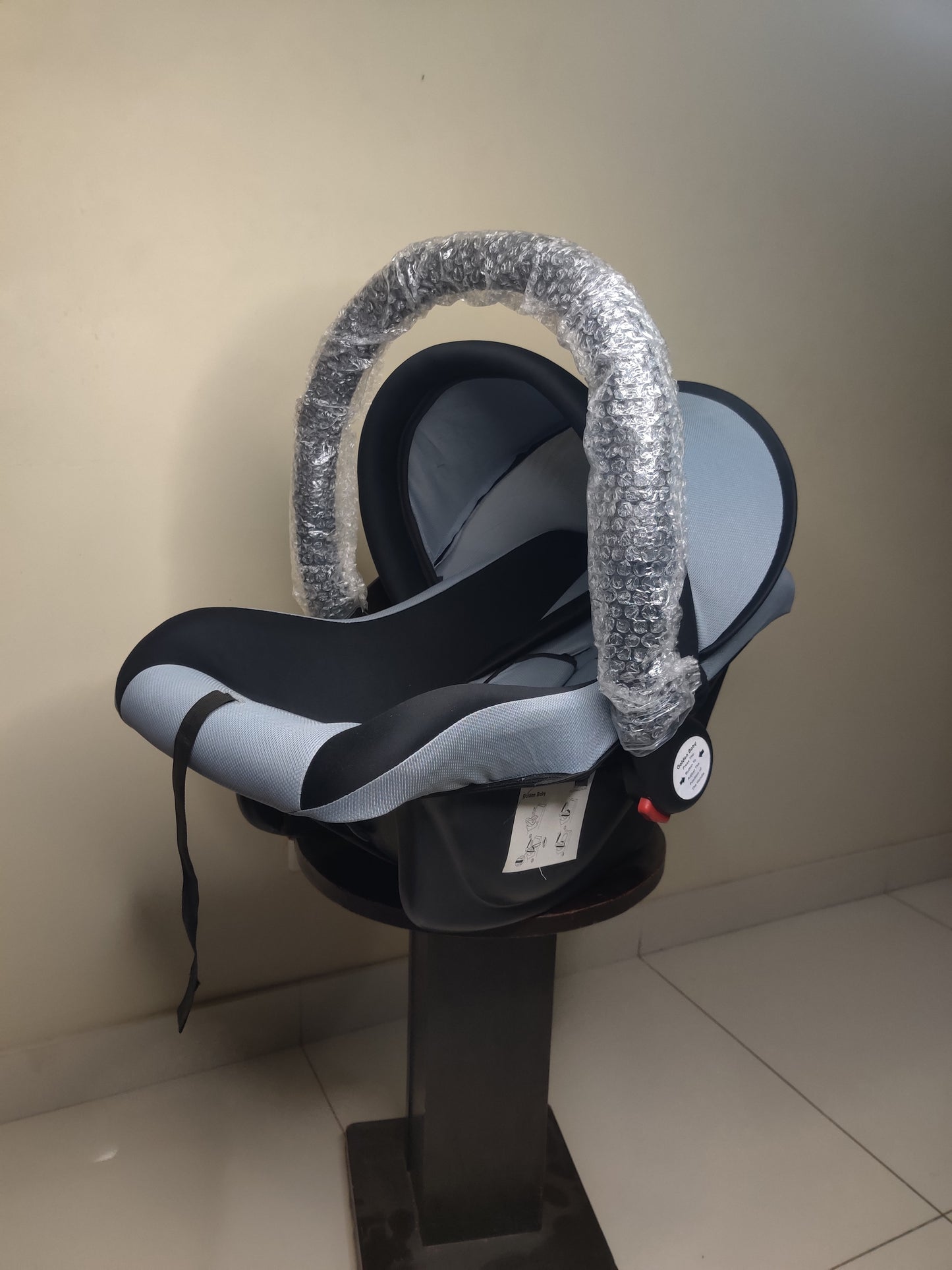 Premium Baby Carrycot | 2-in-1 Infant Car Seat & Rocker | Lightweight & Comfortable